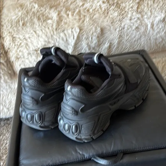 Off-White Black Sneakers