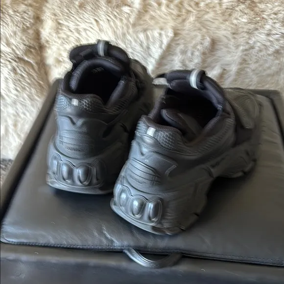 Off-White Black Sneakers