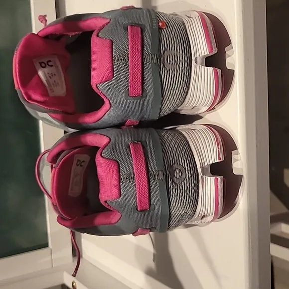 On Cloud 2.0 Pink Running Shoes Gray Charcoal Rose Athletic Size 11 Womens