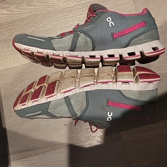 On Cloud 2.0 Pink Running Shoes Gray Charcoal Rose Athletic Size 11 Womens