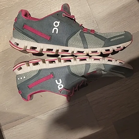 On Cloud 2.0 Pink Running Shoes Gray Charcoal Rose Athletic Size 11 Womens