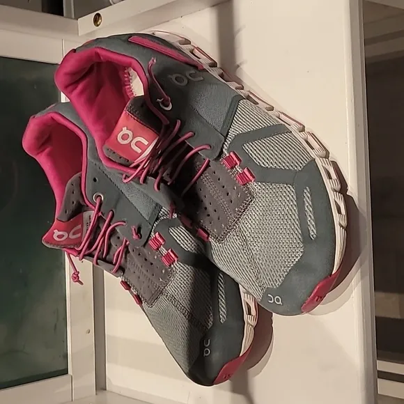 On Cloud 2.0 Pink Running Shoes Gray Charcoal Rose Athletic Size 11 Womens