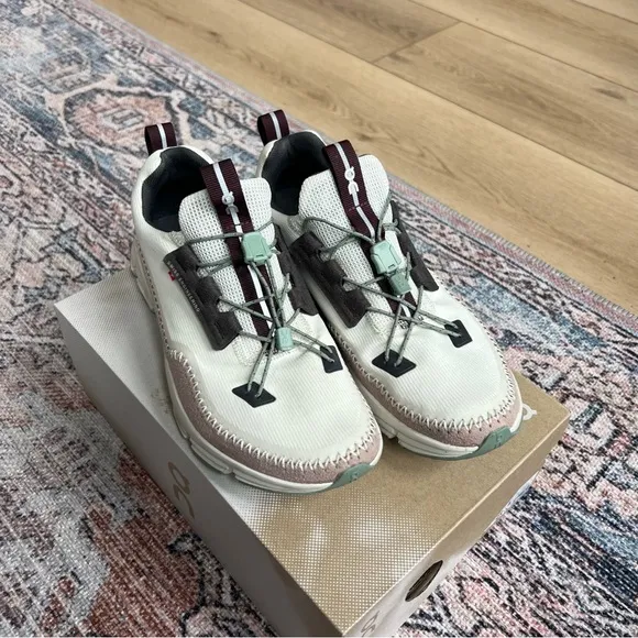 On Cloud Cloudaway Running Shoes Size 8