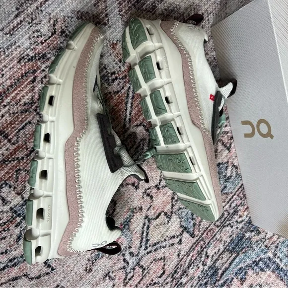 On Cloud Cloudaway Running Shoes Size 8