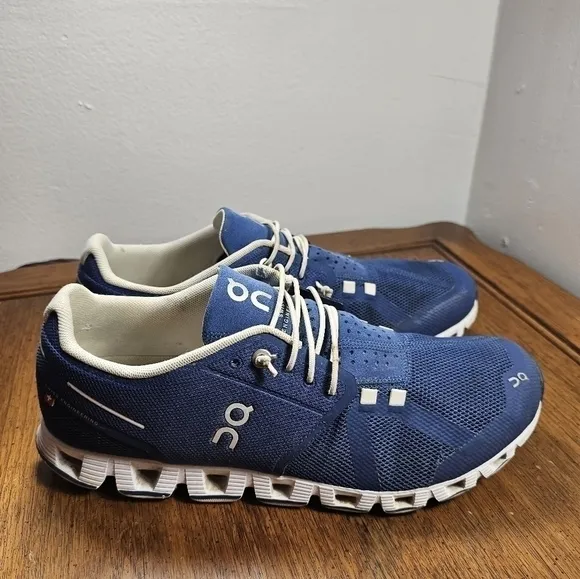 On Cloud Swiss Engineering Running Shoes Women's Size 10.5