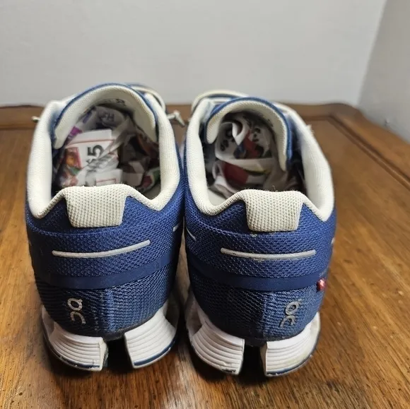 On Cloud Swiss Engineering Running Shoes Women's Size 10.5