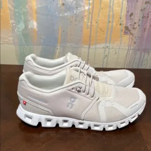 On Cloud Women’s Cloud 5 Pearl White running shoes size 10 NWOT