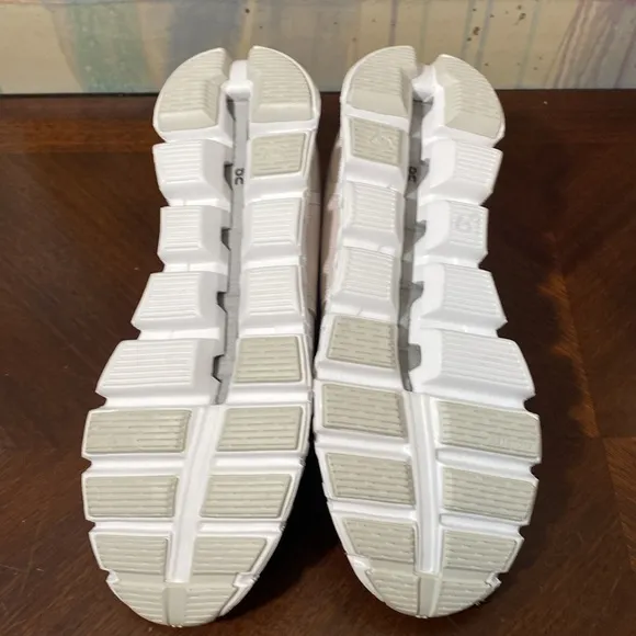 On Cloud Women’s Cloud 5 Pearl White running shoes size 10 NWOT