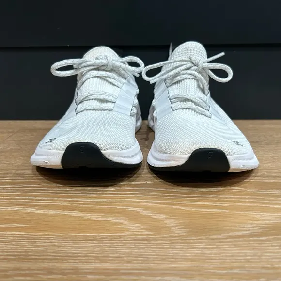 On Cloudeasy women’s size 8.5