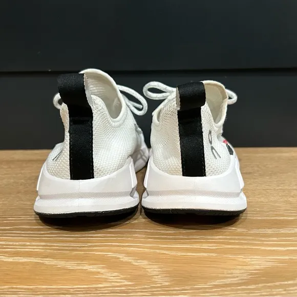 On Cloudeasy women’s size 8.5