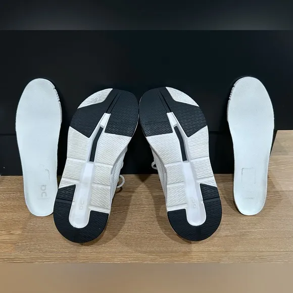 On Cloudeasy women’s size 8.5