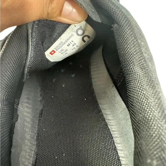 On Running Cloud Speedboard Cloudtec  Running Shoes in Black Size 11