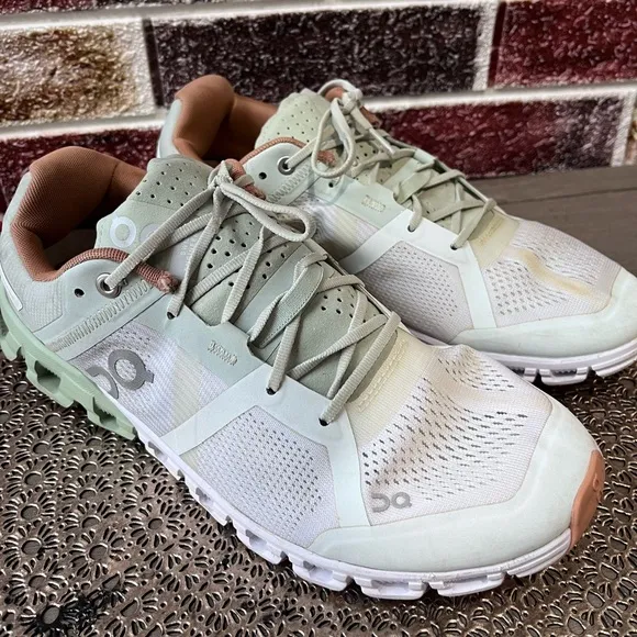 On Running Cloud Tec woman size 10.5
