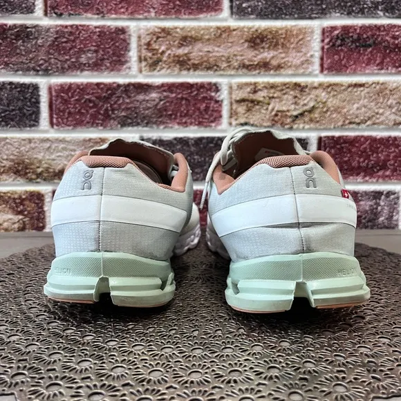 On Running Cloud Tec woman size 10.5