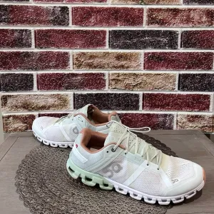 On Running Cloud Tec woman size 10.5
