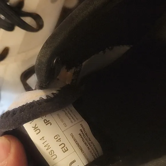 On Running Men's Athletic Shoes - White and Black