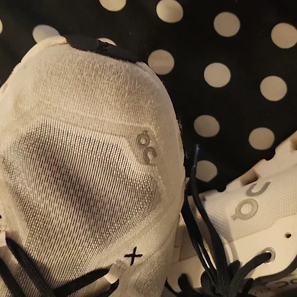 On Running Men's Athletic Shoes - White and Black