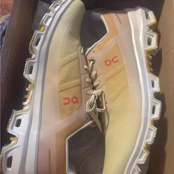 On Running Men’s Gradient Running Shoes - Cream and Tan