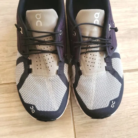 On Running Men's/Women's Black and Gray Running Shoes