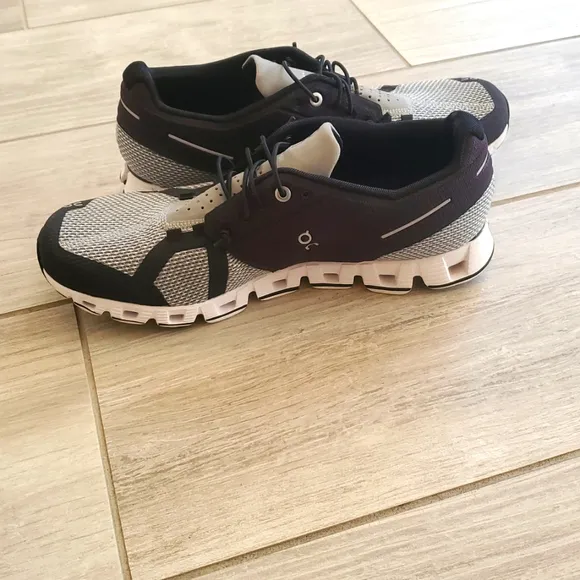 On Running Men's/Women's Black and Gray Running Shoes