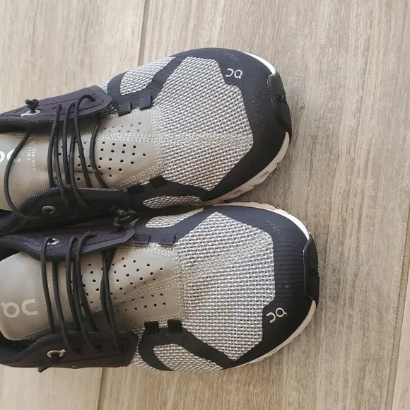 On Running Men's/Women's Black and Gray Running Shoes