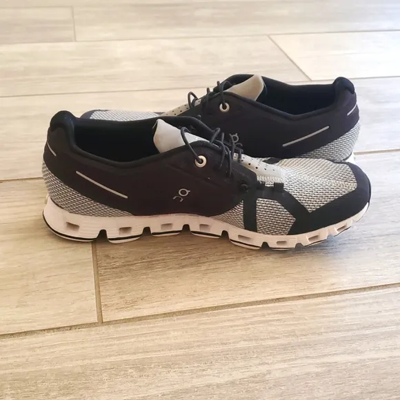 On Running Men's/Women's Black and Gray Running Shoes