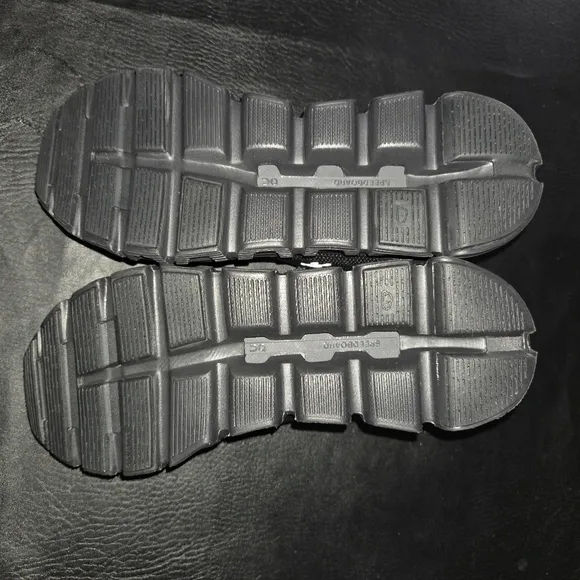 On Running Walking Sneakers Cloud 6 Men Size 7.5