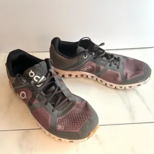 On Running Women's Cloudflow Rock Rose Running Shoe in Size 8.5