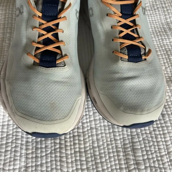 On Running Women’s Cloudnova Form  Athletic Running Shoes Size 8.5