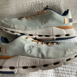 On Running Women’s Cloudnova Form  Athletic Running Shoes Size 8.5