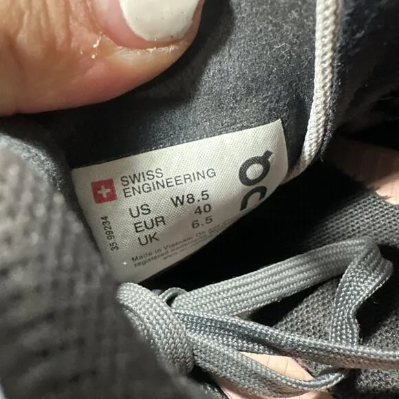 On Womens Cloudflow Gray Running Shoes Sneakers Size 8.5