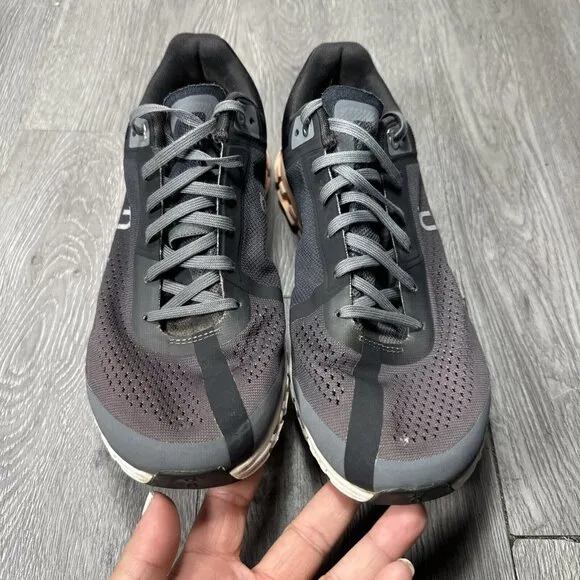 On Womens Cloudflow Gray Running Shoes Sneakers Size 8.5