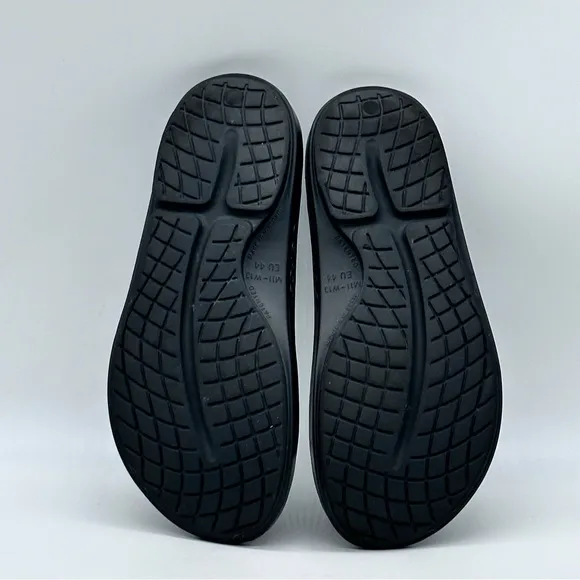 OOFOS Sandals. Size 11