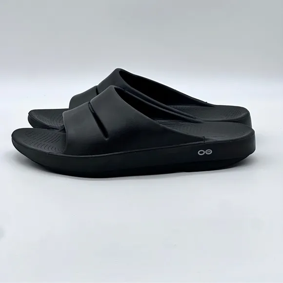 OOFOS Sandals. Size 11