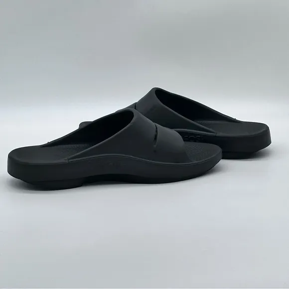 OOFOS Sandals. Size 11