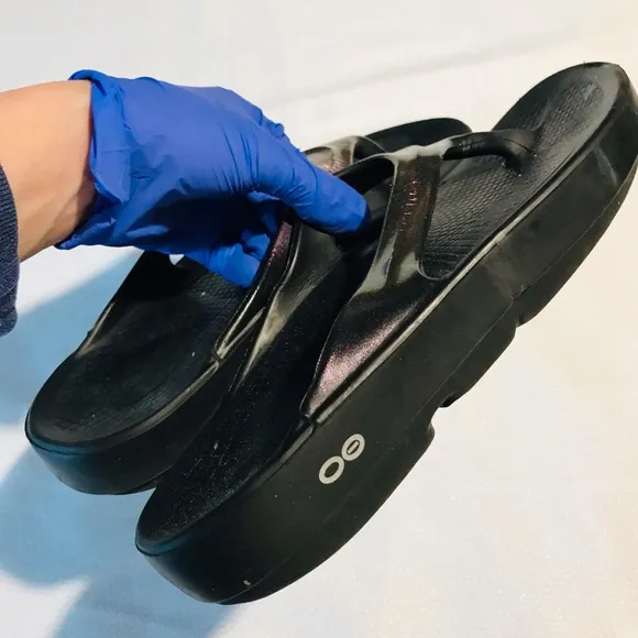 OOFOS sandals