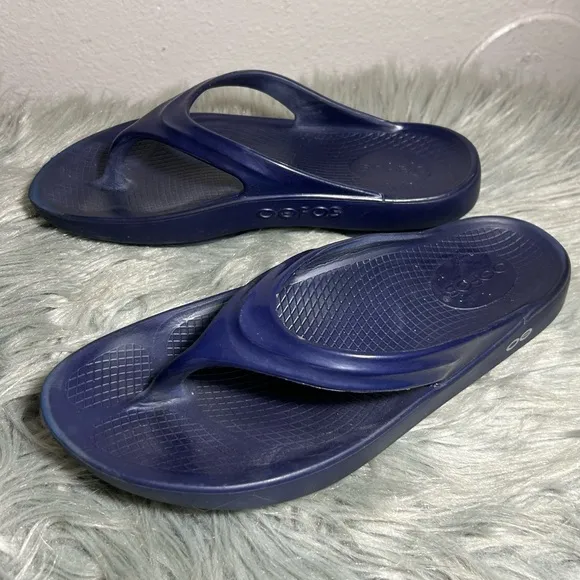 OOFOS WOMEN'S OOLALA SANDAL Navy Blue Sandals Size 8