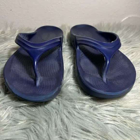 OOFOS WOMEN'S OOLALA SANDAL Navy Blue Sandals Size 8