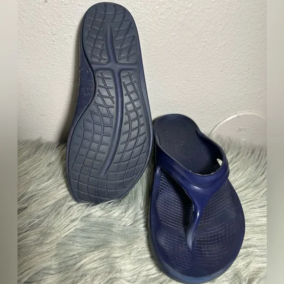 OOFOS WOMEN'S OOLALA SANDAL Navy Blue Sandals Size 8
