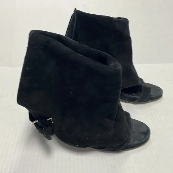 Opening Ceromony foldover cuff sandal