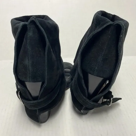 Opening Ceromony foldover cuff sandal