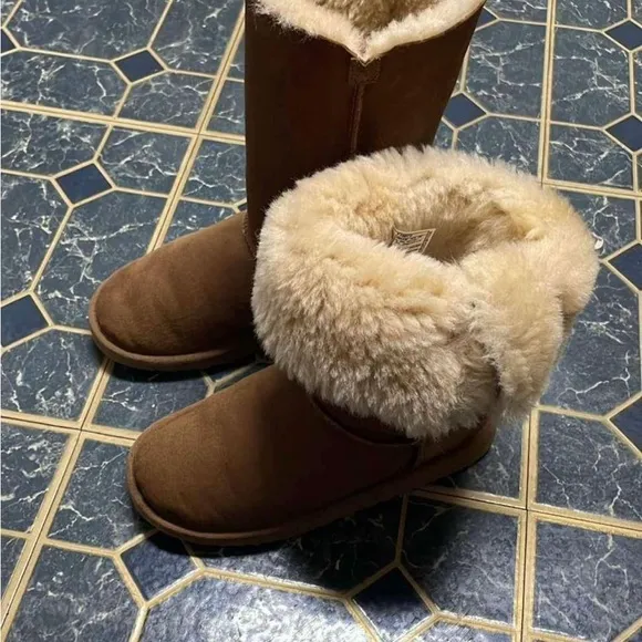 Original Ugg boots, size 3 for girls