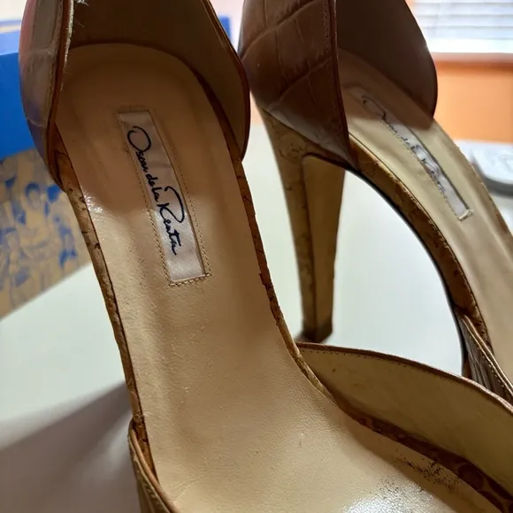 Oscar de la Renta Peep Toe Crocodile Cork Heel Shoe