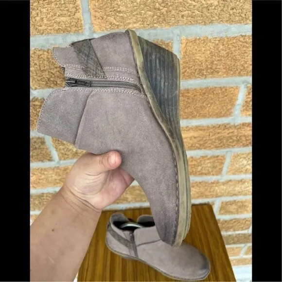 OTBT Women's Rocker Wedge Bootie StoneLeather size 9