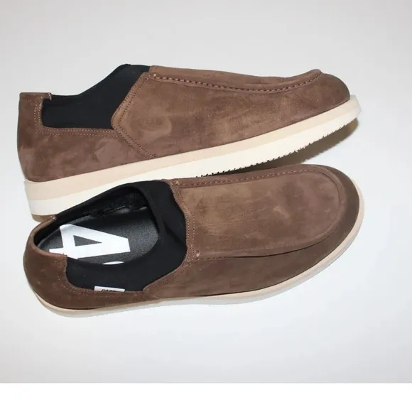 P448 BABY MOC SUEDED LEATHERSHEARLING LINED CHOCOLATESNEAKER. NIB $245. 10/43
