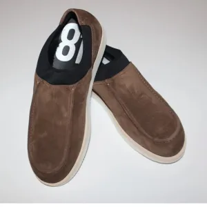 P448 BABY MOC SUEDED LEATHERSHEARLING LINED CHOCOLATESNEAKER. NIB $245. 10/43