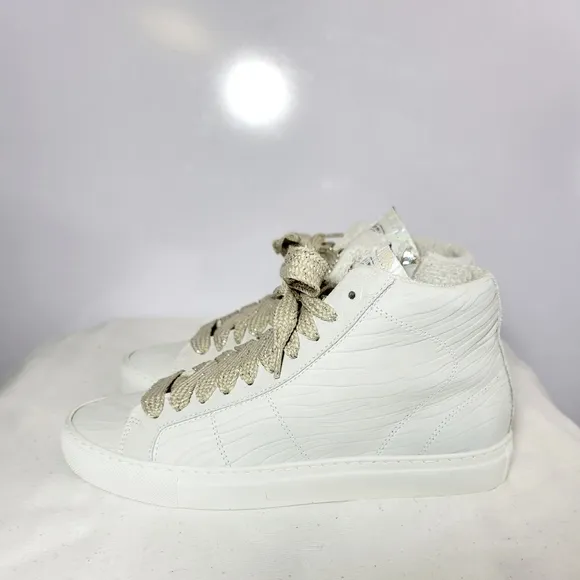 P448 Women's US Size 7 and EU Size 37. Sneakers.