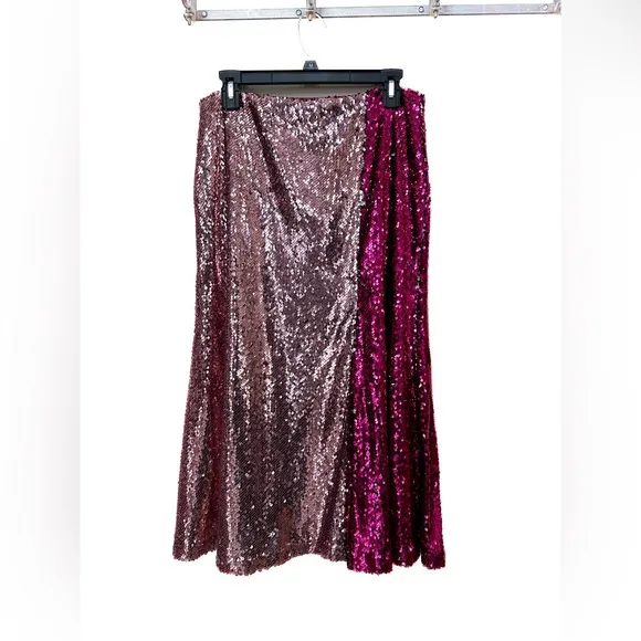 Pair this Endless Rose Colorblock Sequin Skirt with a fun graphic tee!💗