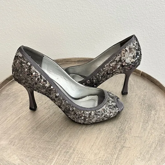 Papell Studio Gray Silver Sequin Peep-Toe Heels Size 6.5