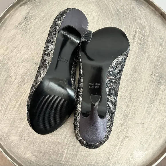 Papell Studio Gray Silver Sequin Peep-Toe Heels Size 6.5